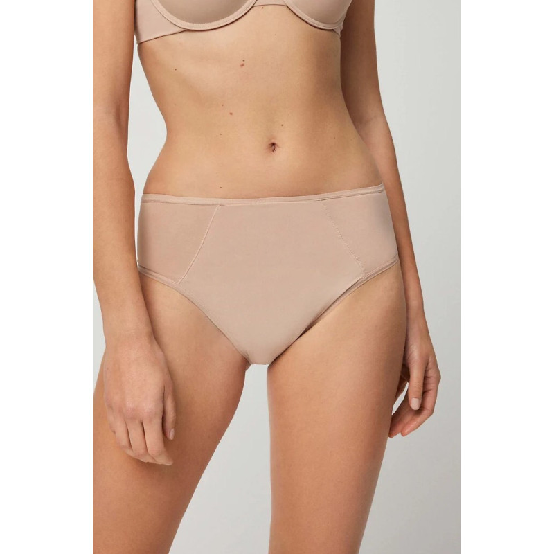 Ysabel Mora kelnaitės