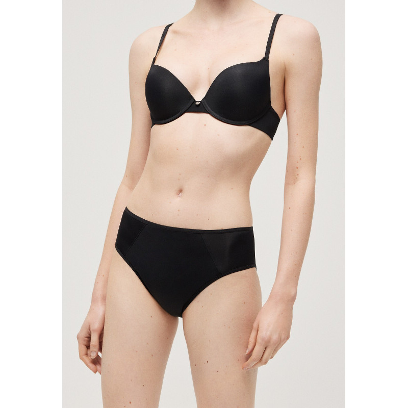 Ysabel Mora kelnaitės