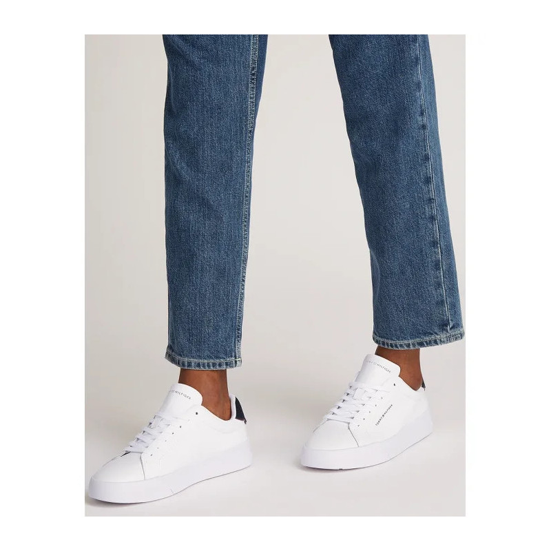 Tommy Hilfiger TH Court Lth Detail Ess White/Desert Sky FM0FM05367 0LD (TH1219-a) sporta apavi