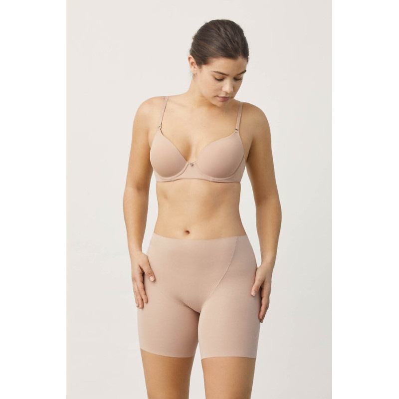 Ysabel Mora garas biksītes