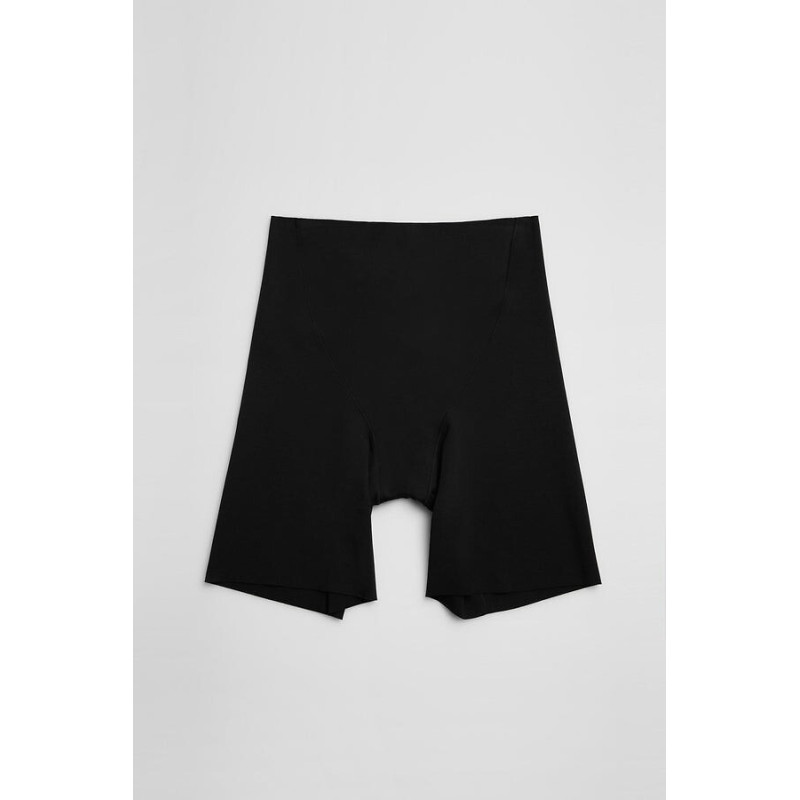 Ysabel Mora garas biksītes