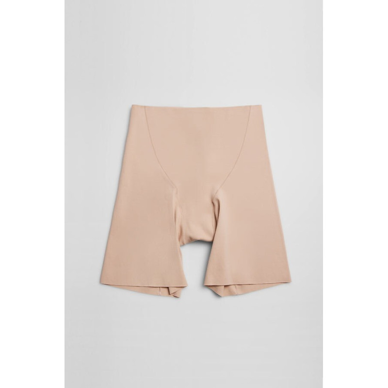 Ysabel Mora garas biksītes