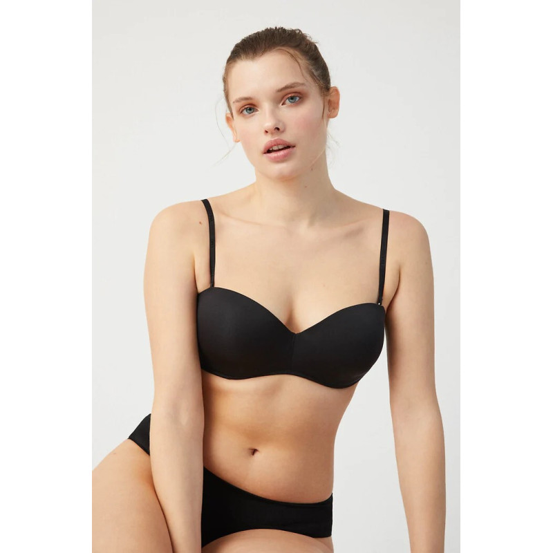 Ysabel Mora krūšturis