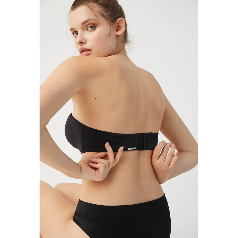 Ysabel Mora krūšturis