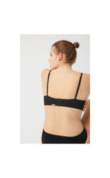 Ysabel Mora krūšturis