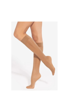 Gatta zeķes līdz ceļiem