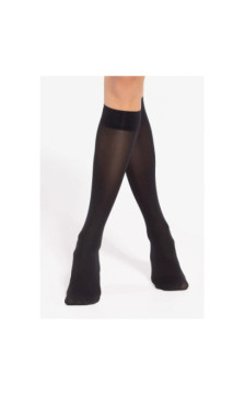 Gatta zeķes līdz ceļiem